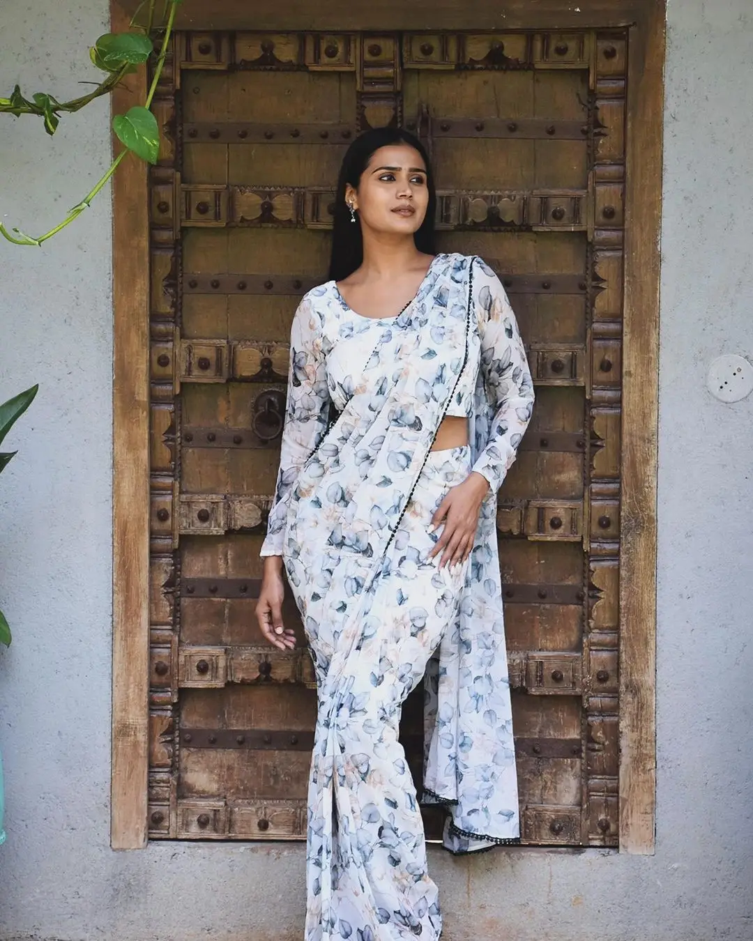 INDIAN GIRL KAVYA SHREE IN TRADITIONAL WHITE SAREE BLOUSE